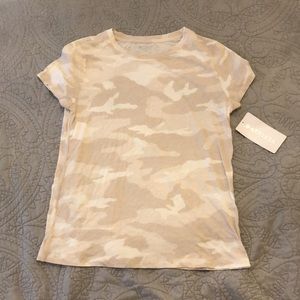 Athleta cream organic daily camo crew shirt